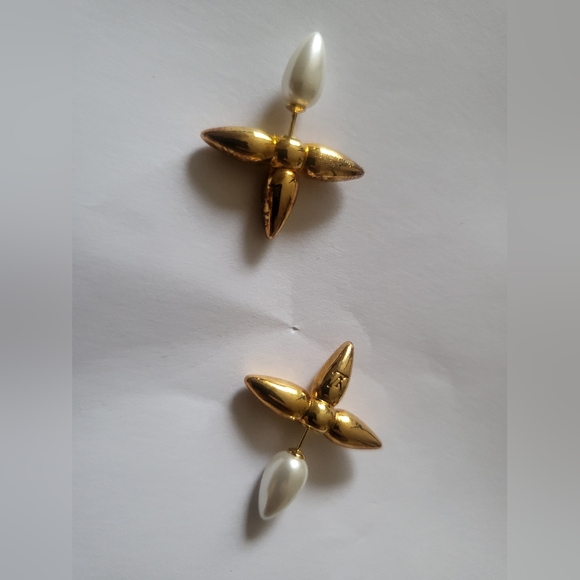 Flower motif LV pearl gold earrings - Picture 2 of 2